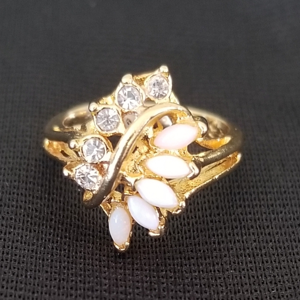 Cocktail Ring With A Fan Shaped Cluster Of Faux Opals & Brilliant Rhinestones